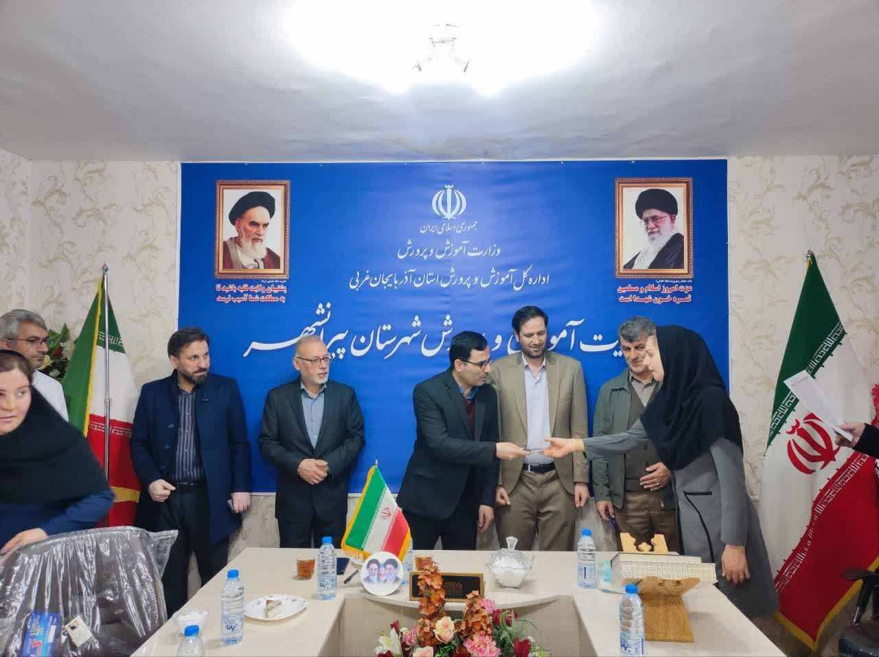 🔴دیدار رئیس دادگستری و دادستان عمومی و انقلاب شهرستان پیرانشهر با دختران عزیز حادثه دیده مدرسه شین آباد