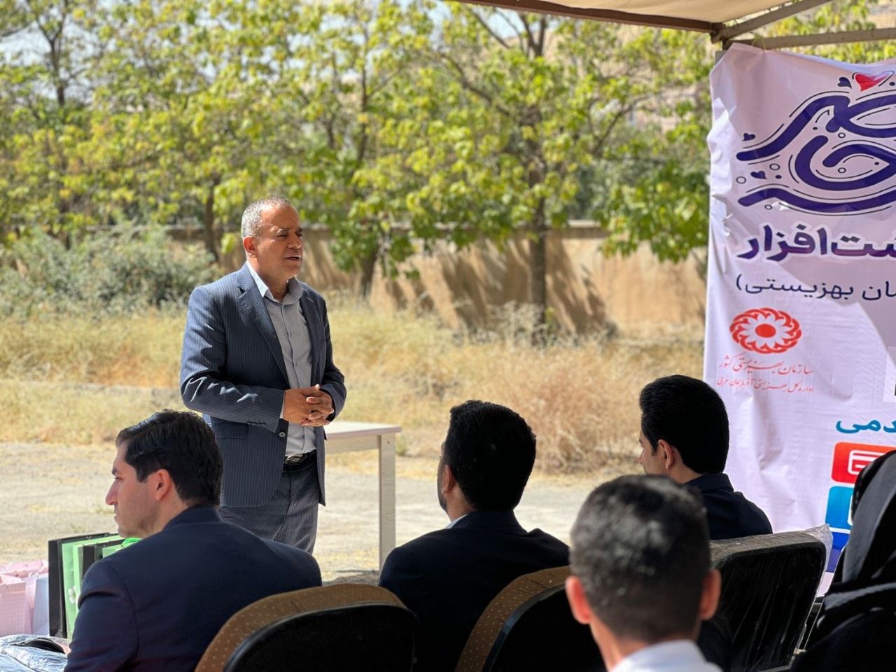 🔴 حمایت آموزشی از دانشآموزان نیازمند پیرانشهر؛ توزیع 14 تبلت و 70 بسته نوشتافزار بین جامعه هدف بهزیستی