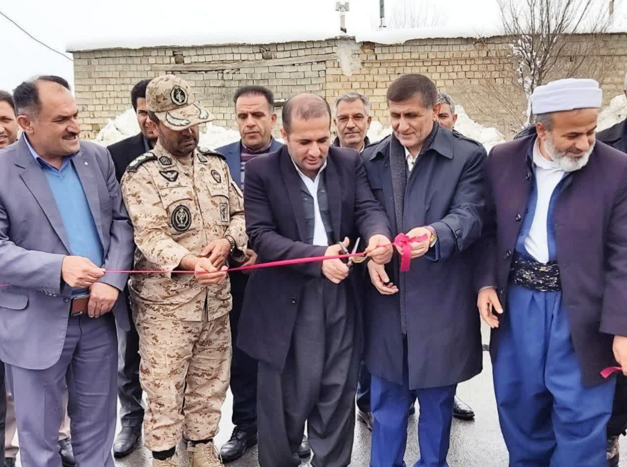 بمناسبت دهه مبارک فجر ؛ افتتاح آسفالت معابر روستای نمنجه با حضور فرماندار پیرانشهر؛