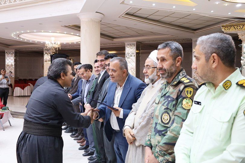 🔴 همایش گرامیداشت روز کارمند در پیرانشهر و تجلیل از کارمندان نمونه؛ همزمان با گرامیداشت ایام هفته دولت، همایش روز کارمند و تجلیل از کارمندان نمونه شهرستان