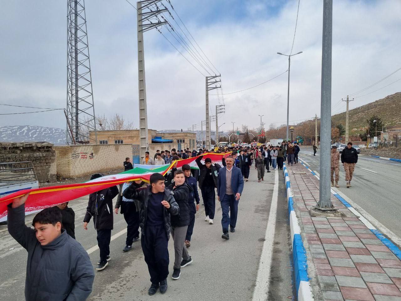 #لاجان_پیرانشهر  🇮🇷 | برگزاری مراسم راهپیمایی 22 بهمن با حضور پرشور اقشار مختلف مردم و مسئولین بخش لاجان