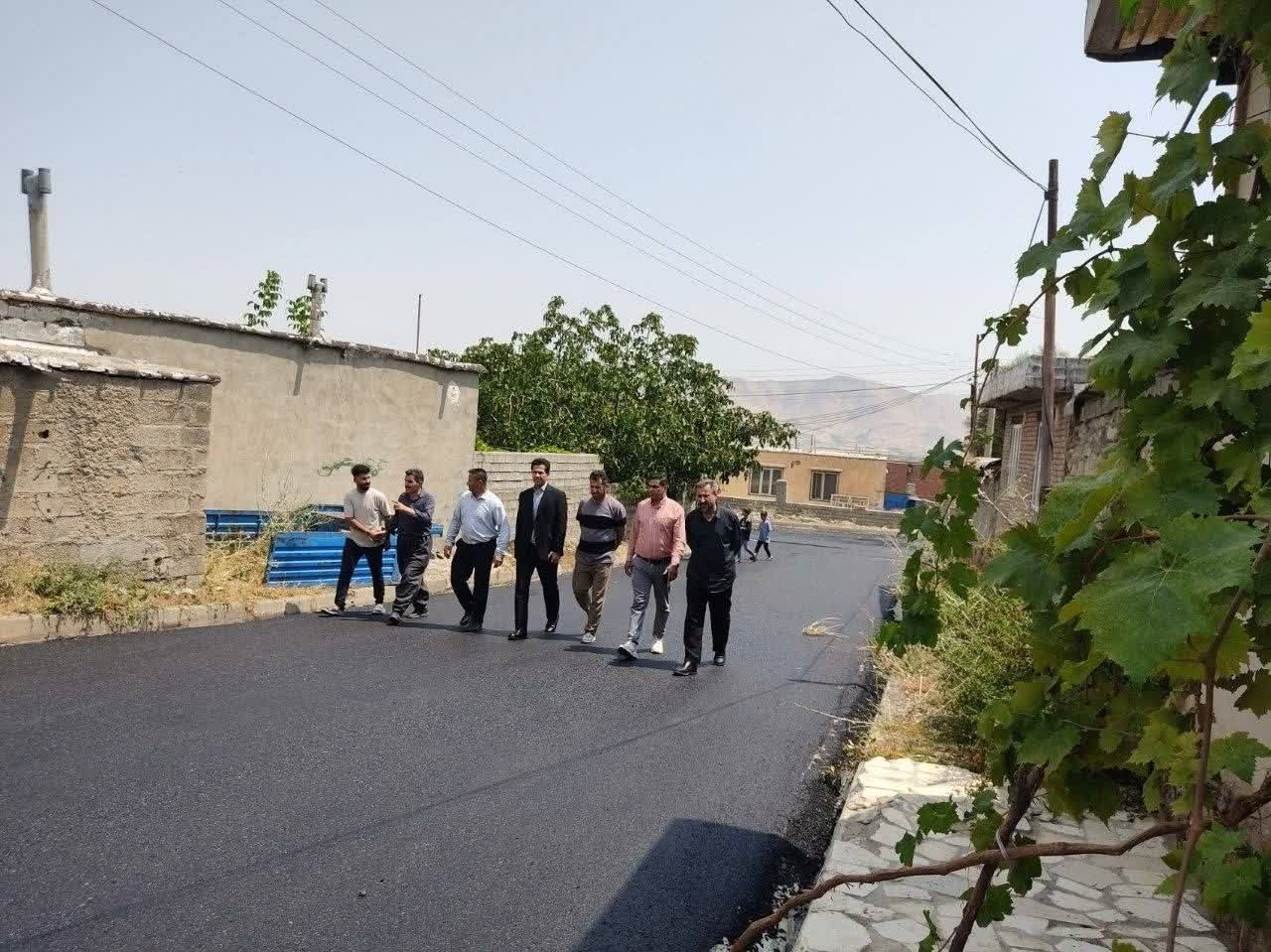 🛑 تداوم اجرای نهضت آسفالت معابر روستایی در شهرستان پیرانشهر