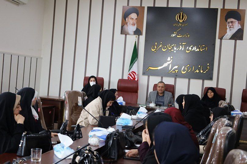 فرماندار پیرانشهر در نشست با بانوان: 🔴 بانوان حضور فعال در انتخابات داشته باشند