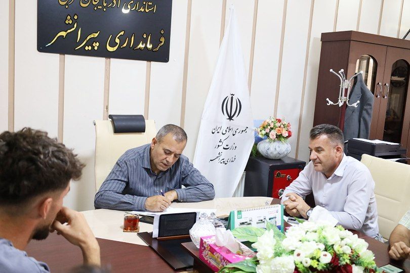 🔴 از شنیدن تا پیگیری؛ فرماندار پیرانشهر پای کار مطالبات مردم