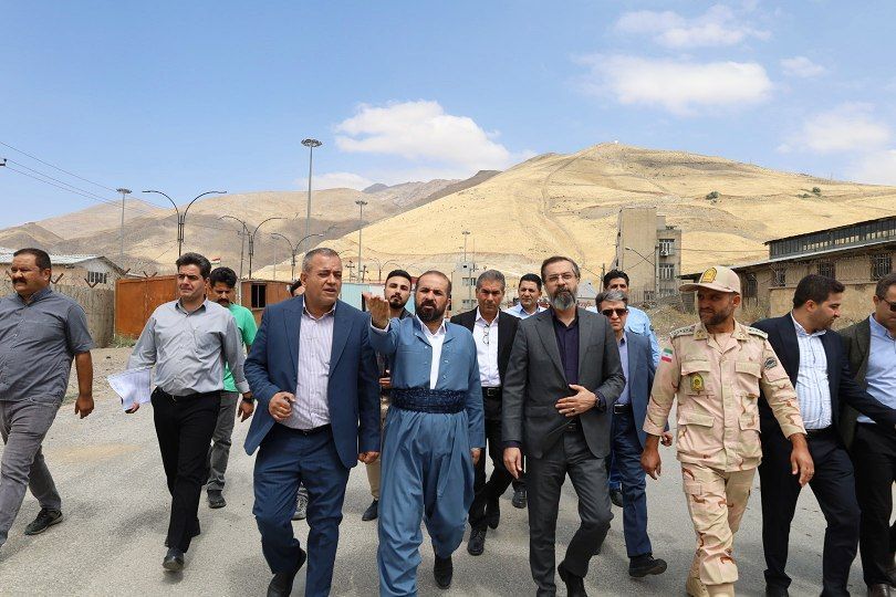 🔴 بازدید معاون سازمان توسعه تجارت ایران از محل احداث بازارچه مشترک مرزی و انبارهای شرکتهای مستقر در مرز تمرچین پیرانشهر