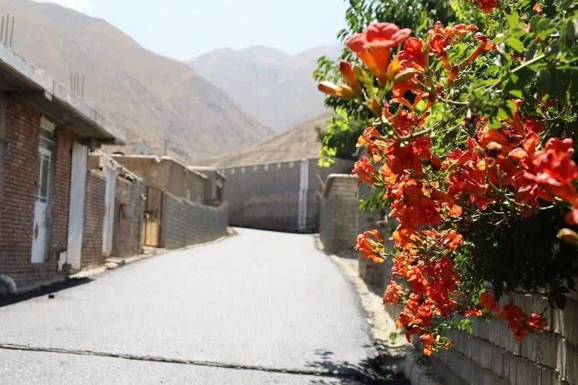 🔴 تداوم نهضت آسفالت روستایی در پیرانشهر؛ بهسازی و آسفالت 5 هزار مترمربع از معابر روستای بێکوس