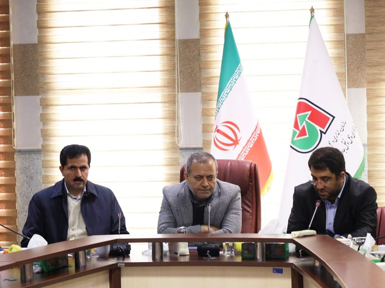 🔴 نشست فرماندار پیرانشهر و مشاور استاندار آذربایجان غربی با فعالان اقتصادی  کشور