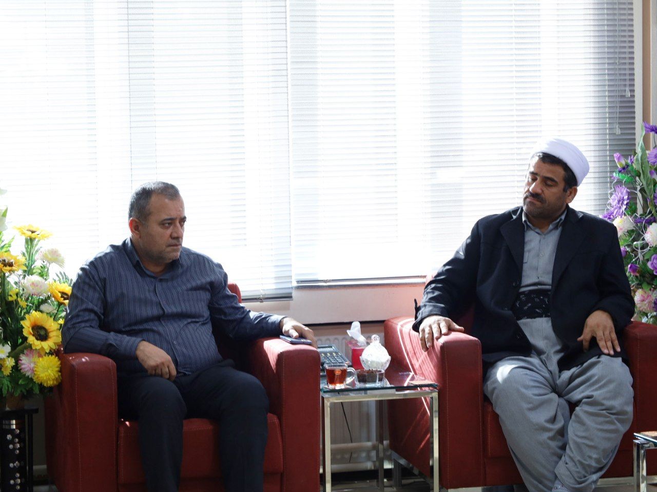 🔴 نشست صمیمی خسروپور" فرماندار شهرستان پیرانشهر، با جمعی از امامان جماعت، اعضای شوراهای اسلامی و دهیاران منطقه بربنه