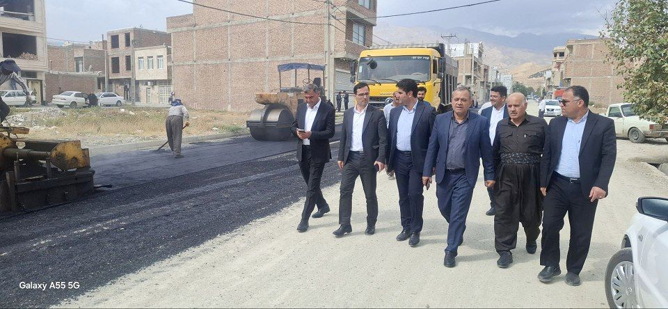 🔴 آسفالت خیابان حقیقی پیرانشهر؛ مطالبهای که محقق شد