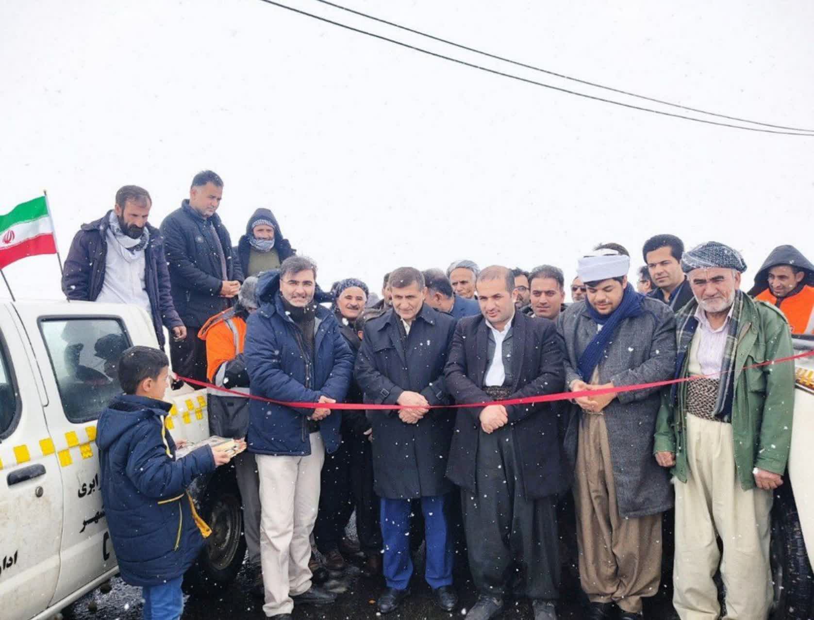 بمناسبت دهه مبارک فجر ؛ افتتـاح آسفـالت جاده روسـتای سـپی سنگ پیرانـشهر؛