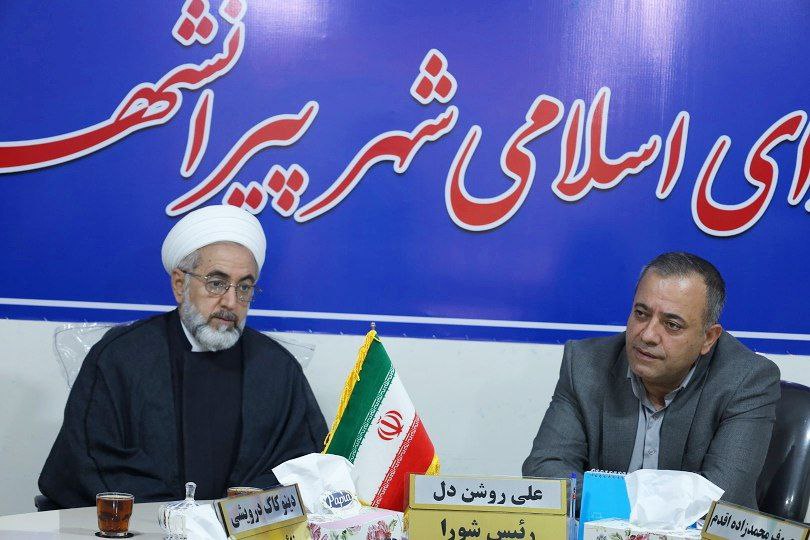 🔴دیدار فرماندار و امام جمعه با اعضای شورای اسلامی شهر پیرانشهر بمناسبت روز شوراها