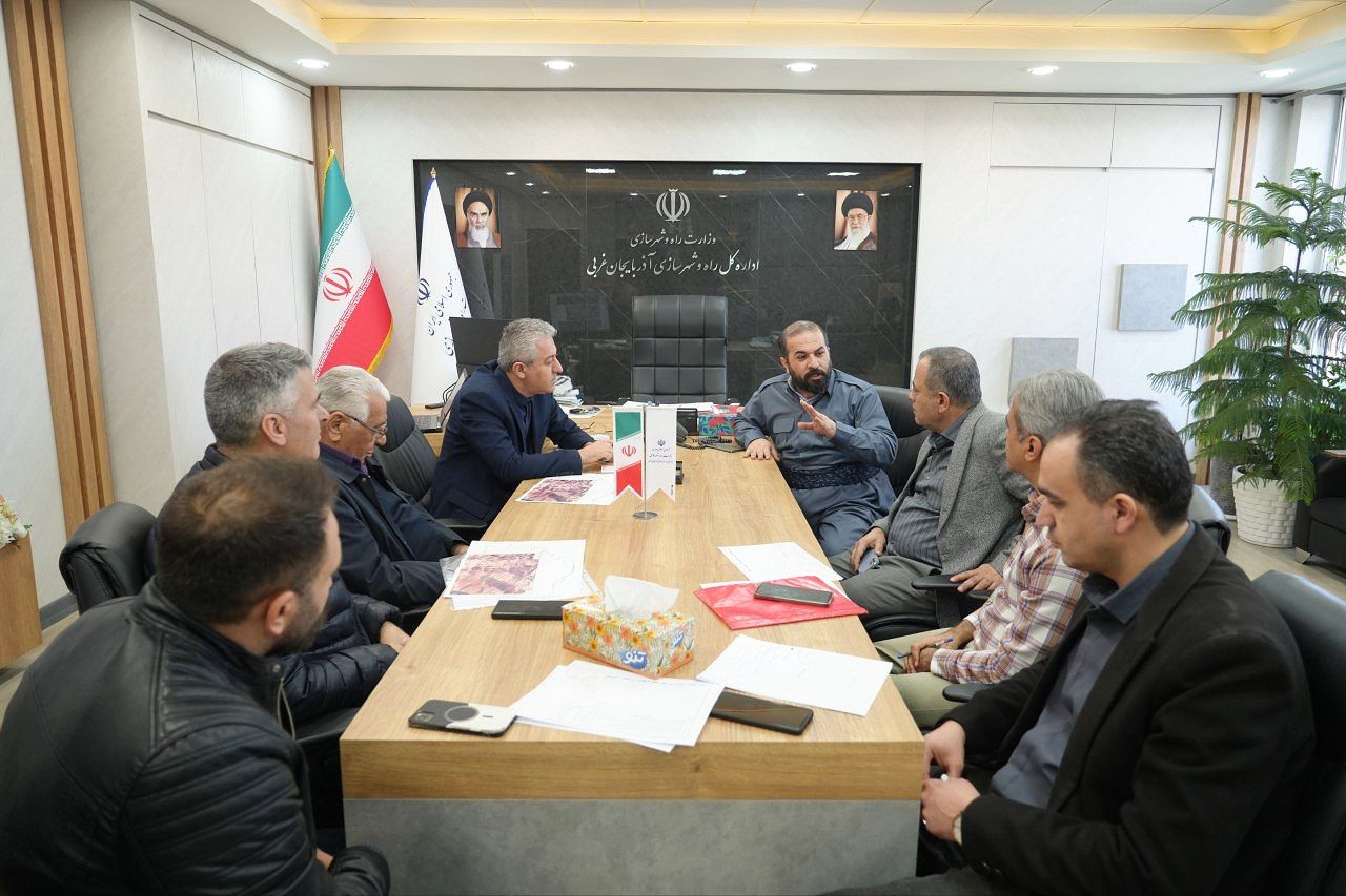 🔴 دیدار و گفتگوی فرماندار پیرانشهر و نماینده مردم با مدیرکل راه و شهرسازی آذربایجان‌غربی