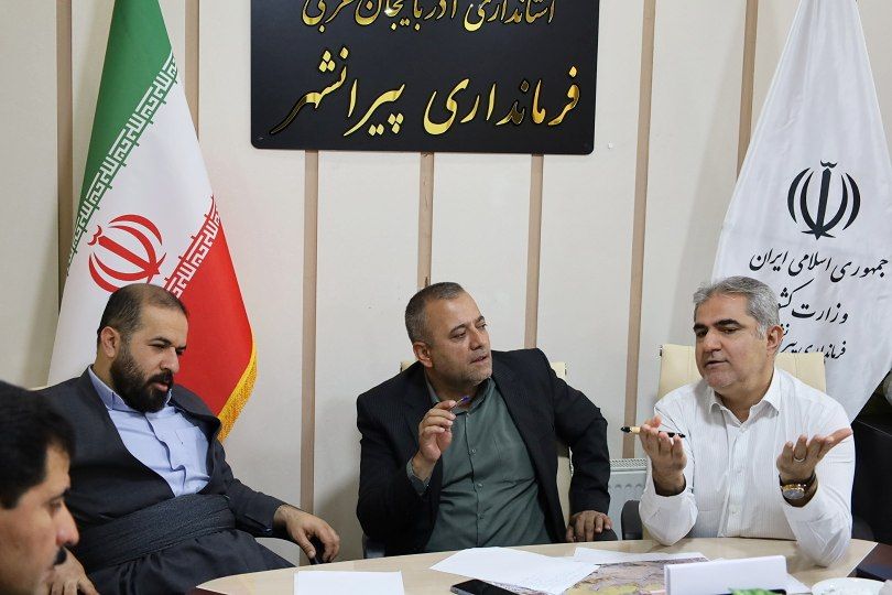🔴 جلسه بررسی مشکلات حوزه مسکن شهرستان پیرانشهر با حضور معاون وزیر راه و شهرسازی؛