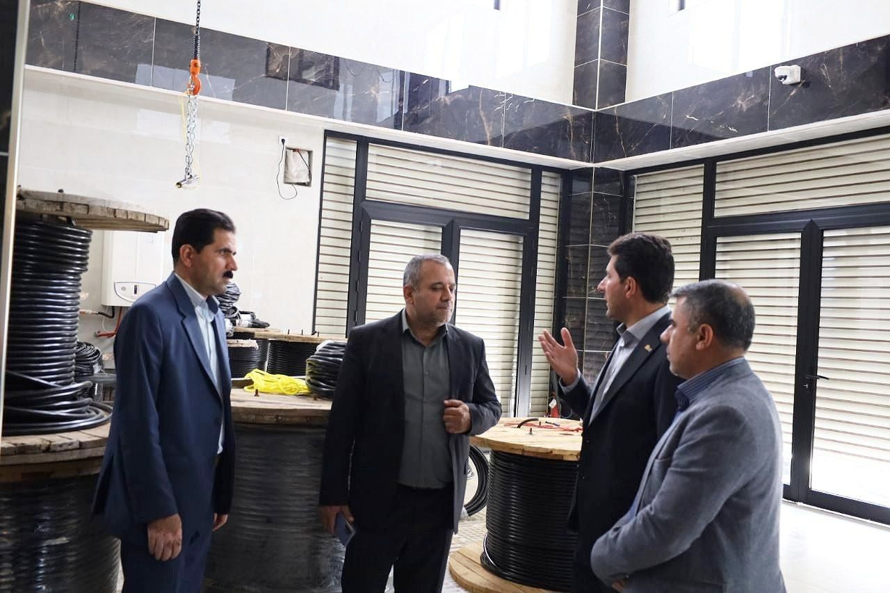 🔴 بازدید فرماندار پیرانشهر از یک کارخانه در حال احداث شهرستان