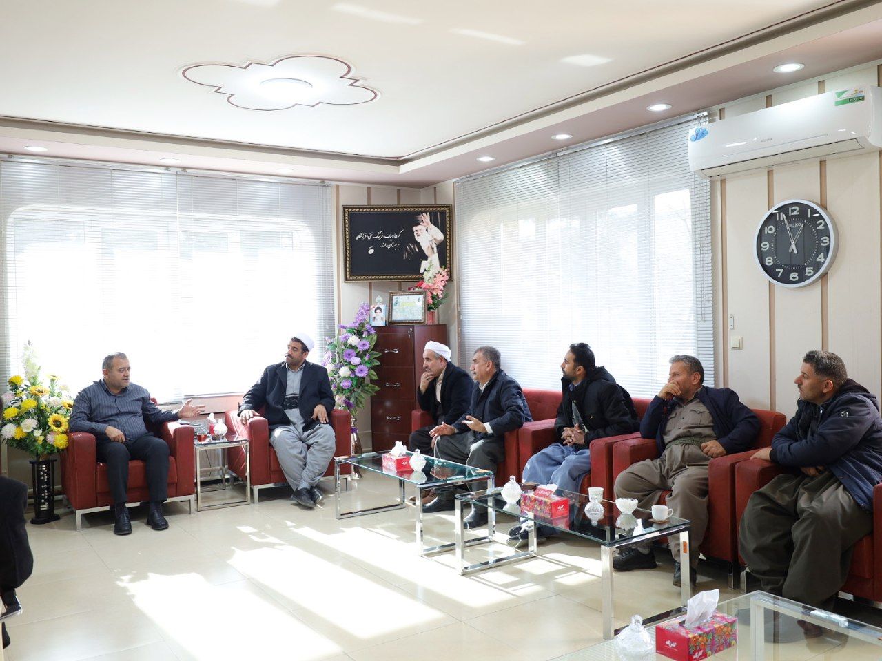 🔴 نشست صمیمی خسروپور" فرماندار شهرستان پیرانشهر، با جمعی از امامان جماعت، اعضای شوراهای اسلامی و دهیاران منطقه بربنه