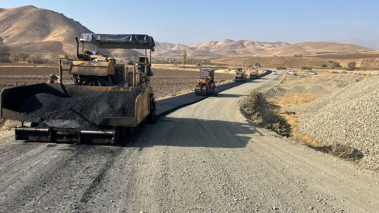 🔴 عملیات آسفالت راه روستای سنجله از توابع بخش لاجان شهرستان پیرانشهر
