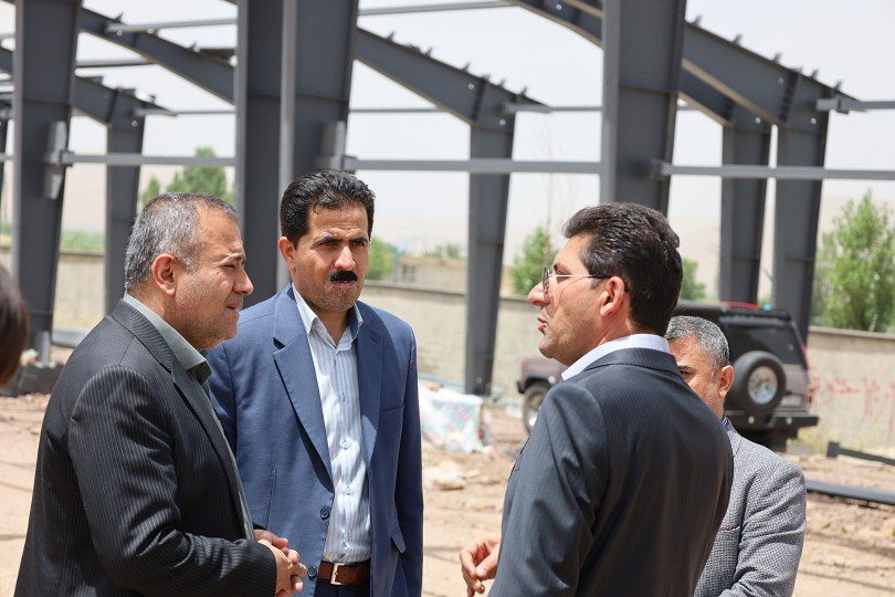 🔴 بازدید فرماندار پیرانشهر از یک کارخانه در حال احداث شهرستان