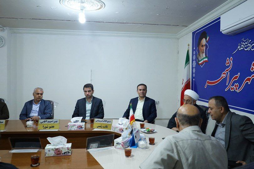 🔴دیدار فرماندار و امام جمعه با اعضای شورای اسلامی شهر پیرانشهر بمناسبت روز شوراها