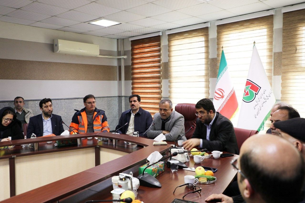 🔴 نشست فرماندار پیرانشهر و مشاور استاندار آذربایجان غربی با فعالان اقتصادی  کشور