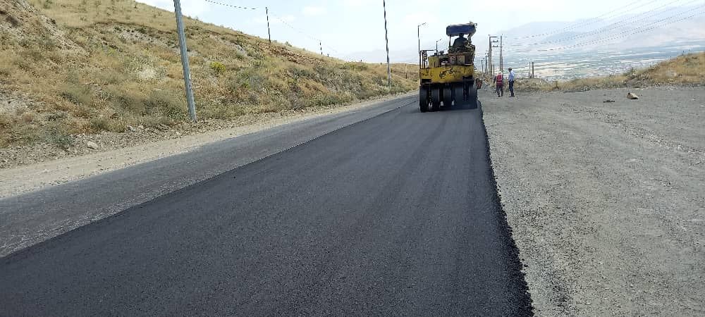 🔴 آغاز عملیات روکش آسفالت محور مرز تمرچین پیرانشهر به طول 8 کیلومتر