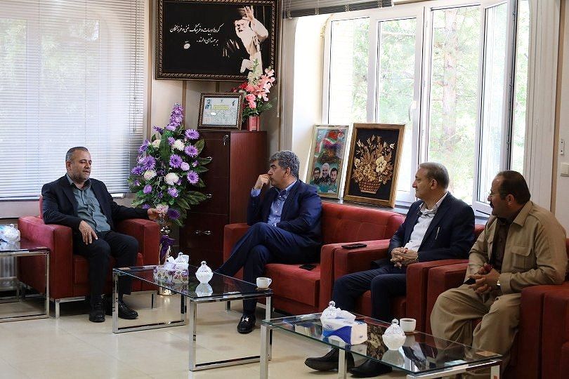 🔴 دیدار و گفتگوی فرماندار پیرانشهر با خیر مدرسهساز تبریزی
