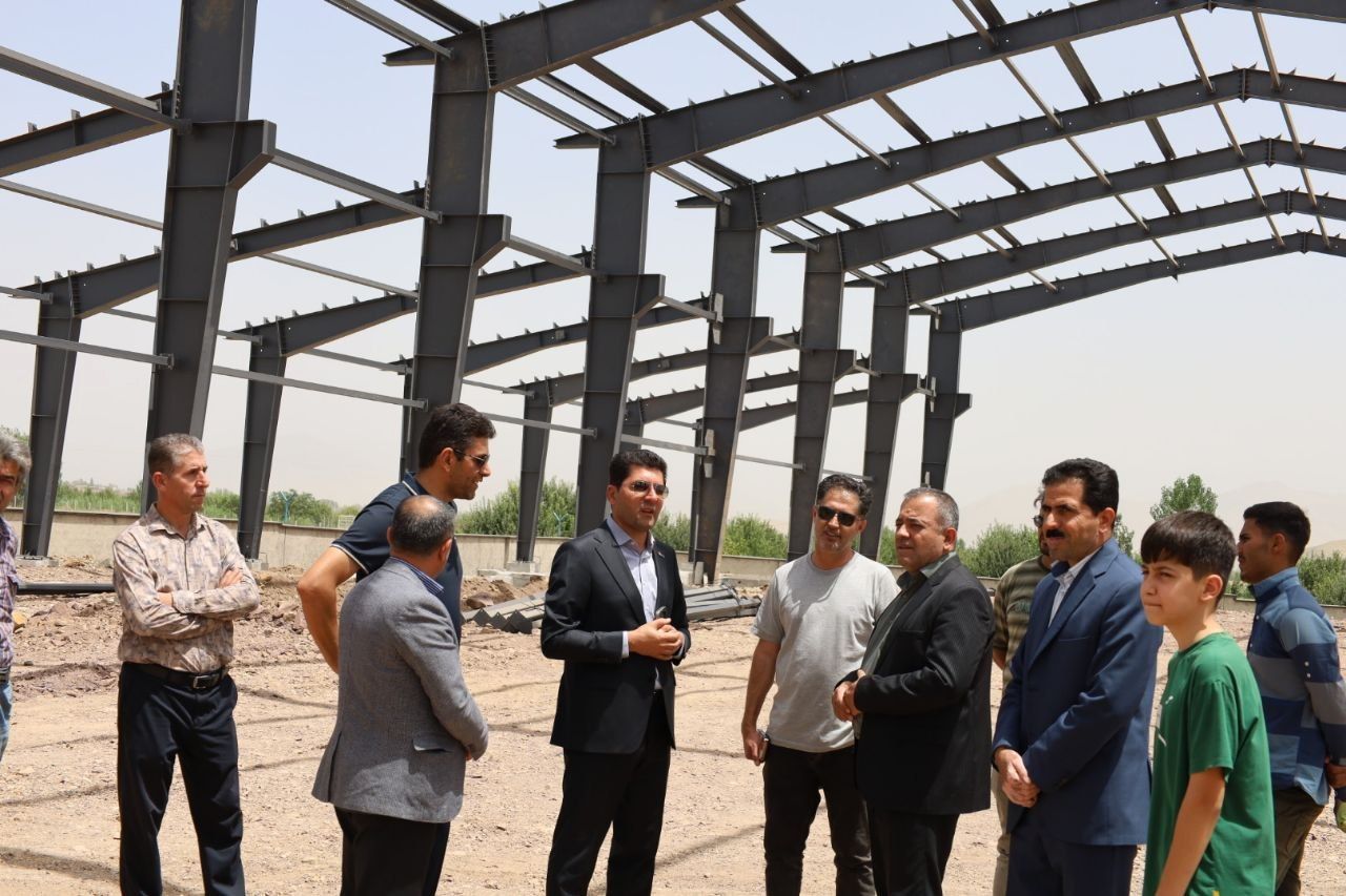 🔴 بازدید فرماندار پیرانشهر از یک کارخانه در حال احداث شهرستان