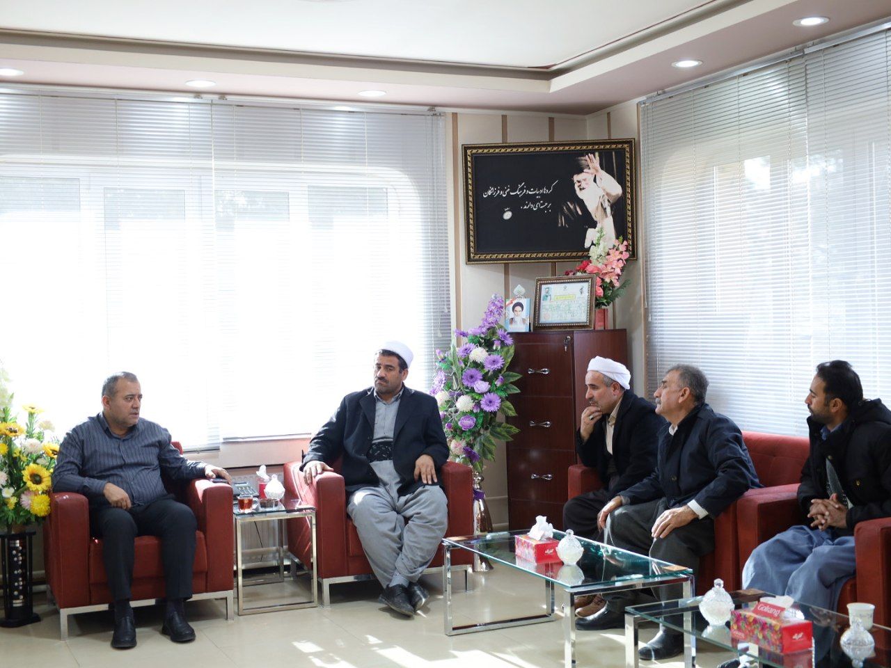 🔴 نشست صمیمی خسروپور" فرماندار شهرستان پیرانشهر، با جمعی از امامان جماعت، اعضای شوراهای اسلامی و دهیاران منطقه بربنه