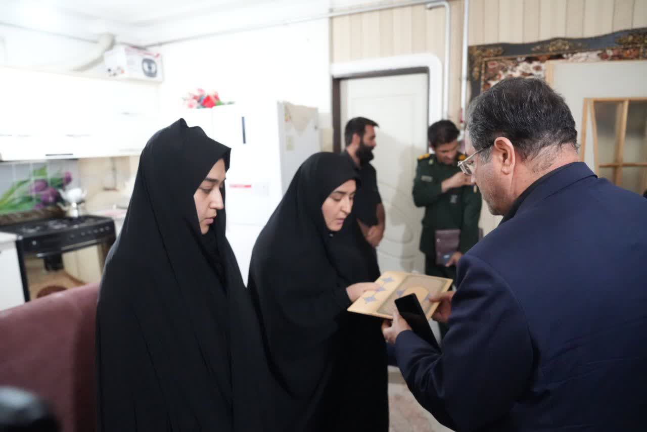 با حضور استاندار آذربایجان‌غربی انجام شد؛ تکریم خانواده شهدای اقتدار ایران در ارومیه