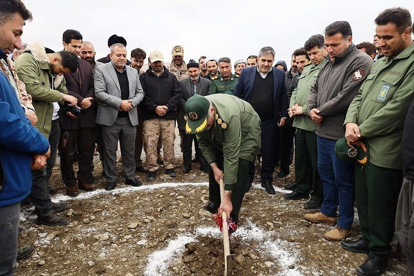🔴 کلنگ احداث نیروگاه خورشیدی 400 کیلوواتی در روستای پسوه پیرانشهر به زمین زده شد.
