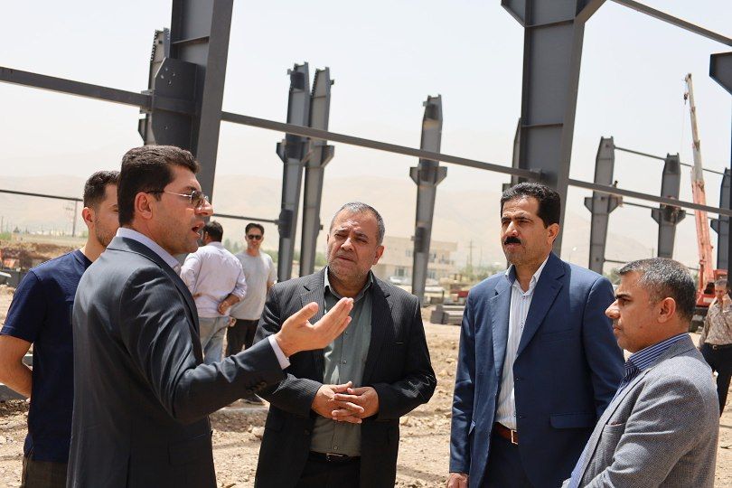 🔴 بازدید فرماندار پیرانشهر از یک کارخانه در حال احداث شهرستان