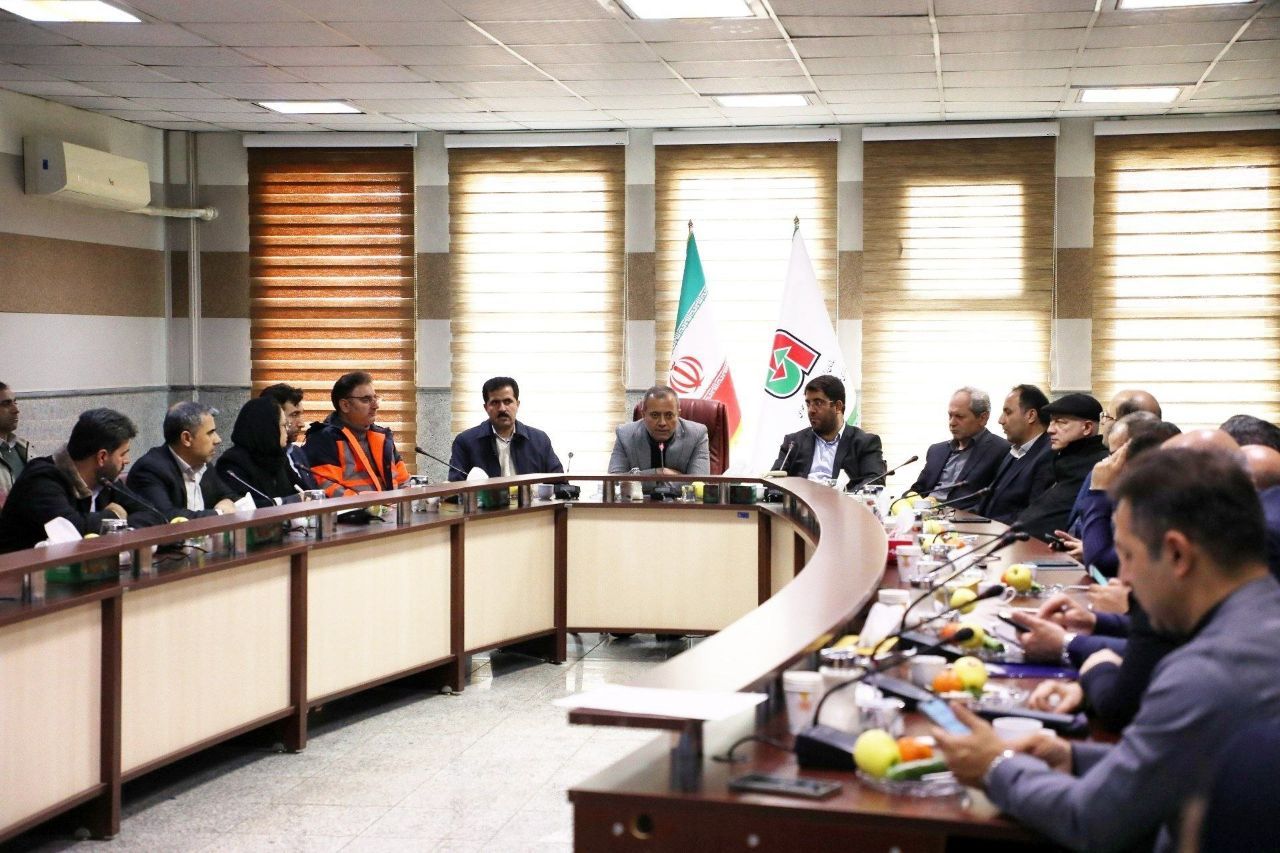 🔴 نشست فرماندار پیرانشهر و مشاور استاندار آذربایجان غربی با فعالان اقتصادی  کشور